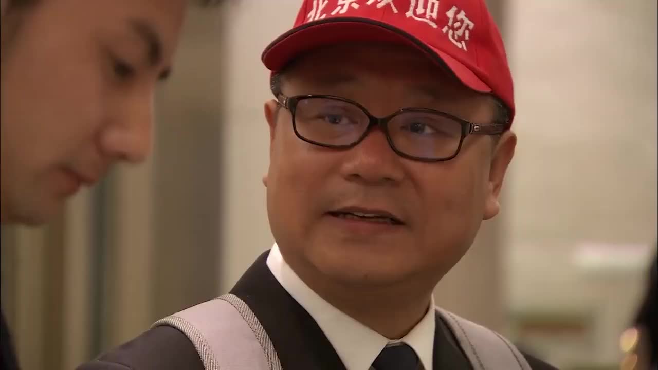 傅老大日常上班发现所有同事忽地对他敬而远之傻了