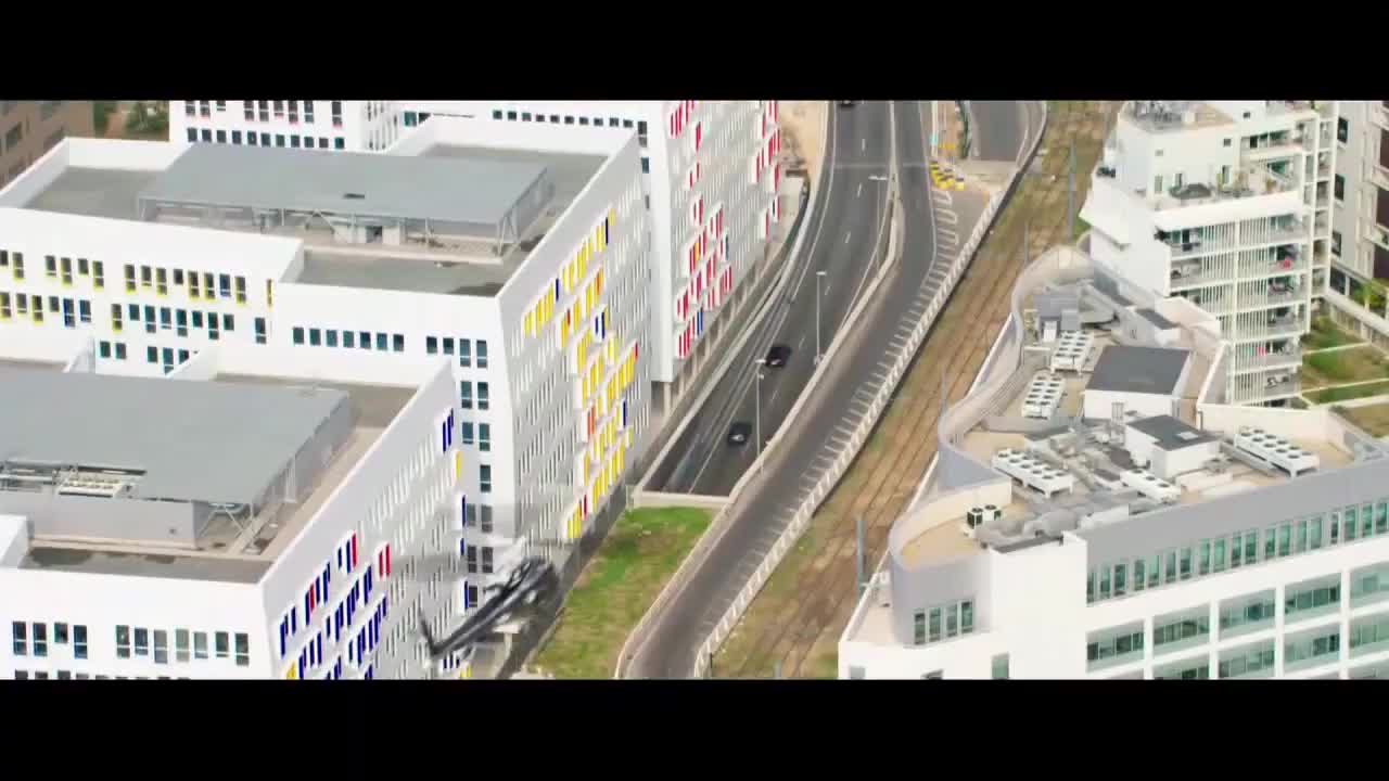 视频：标志407VS兰博基尼，带给你不一样的速度与激情