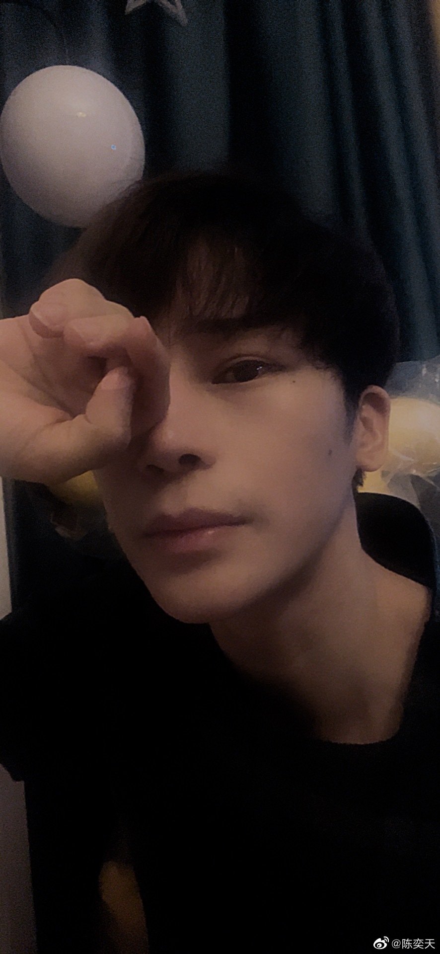 陈奕天“什么是快乐星球？自己快乐才是现在最重要的”休闲区蓝鸢梦想 - Www.slyday.coM