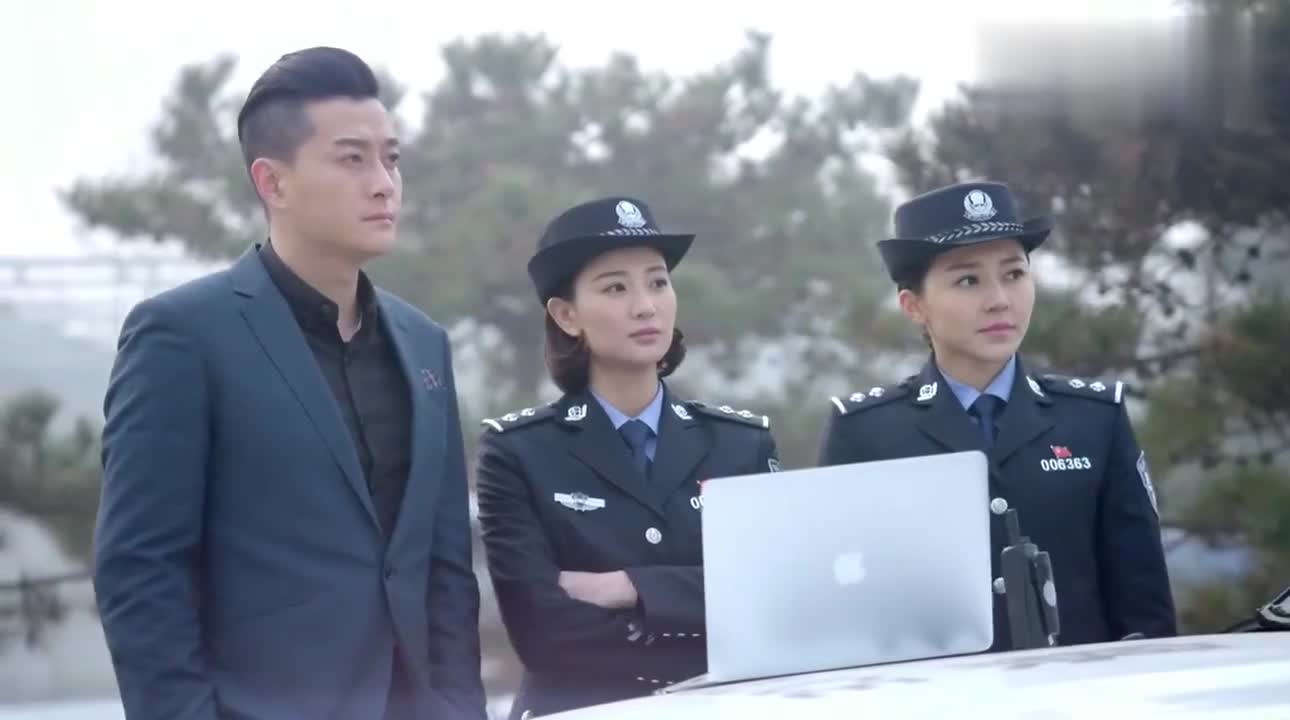 警花与警犬:女警们盛气凌人,不料训犬男警个个是高手,连输三场
