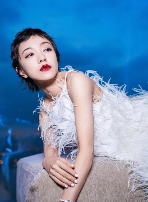 众女星活动p图前后照曝光郭采洁黑眼圈眼袋浮现杨幂老态明显