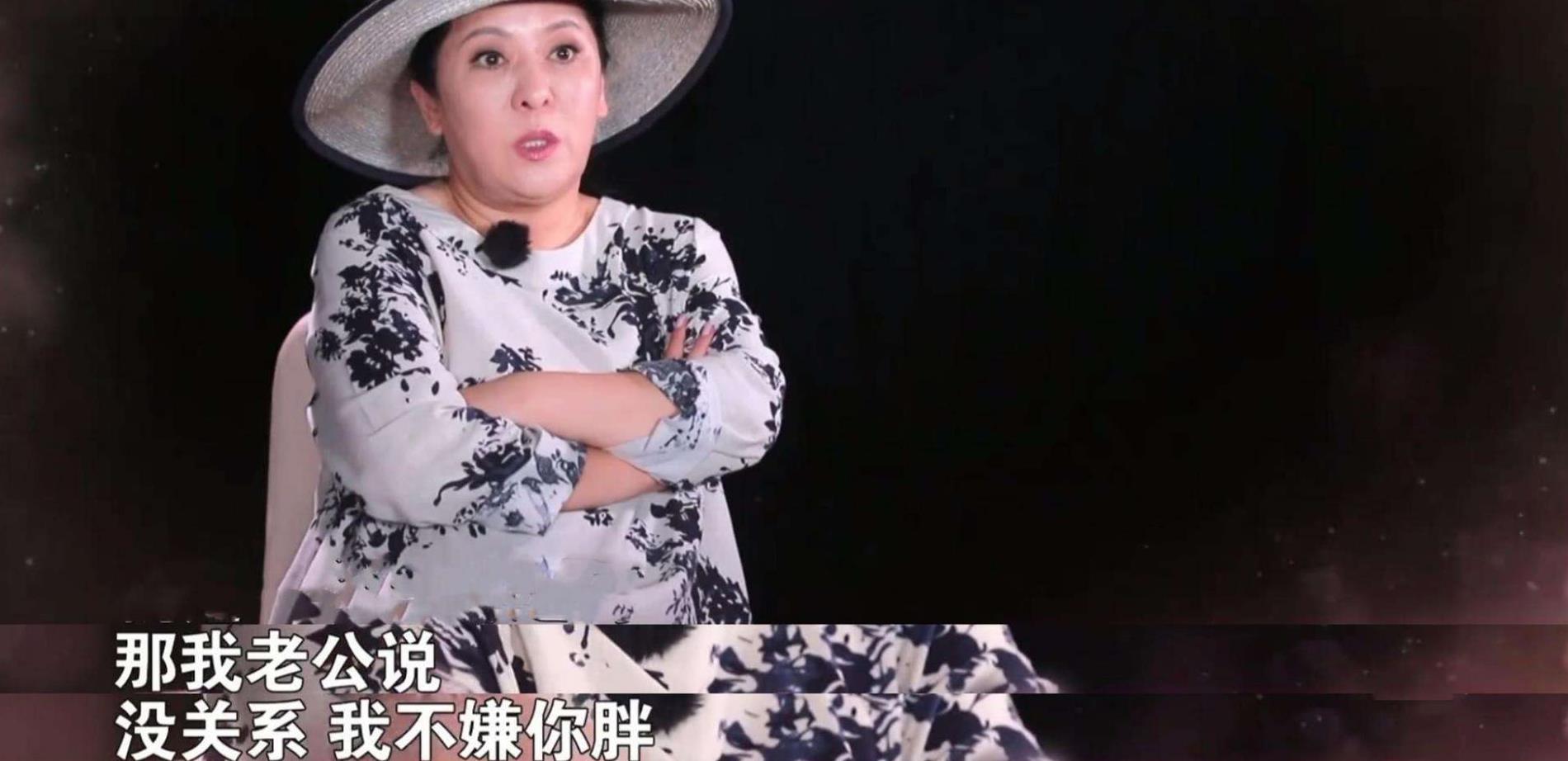 向太太穿衣有一套,身材“富态”却能压住大红大花服饰,太佩服了__财经头条
