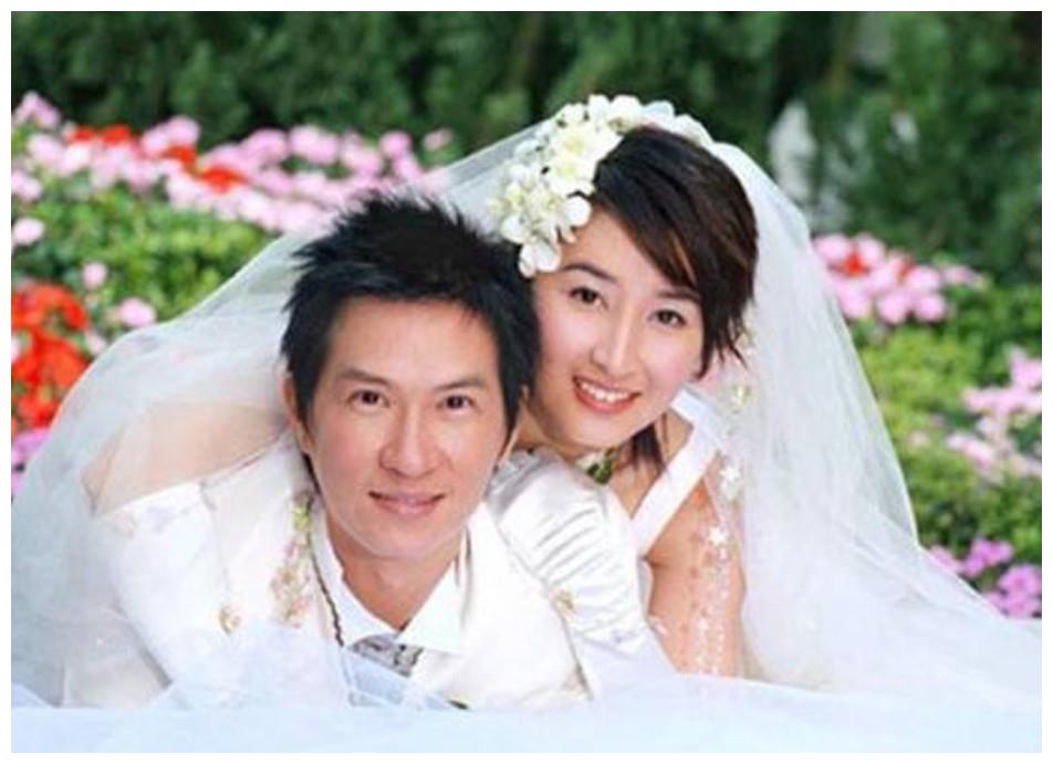 关咏荷素颜逛街14岁爱女正面照曝光张家辉基因太强大