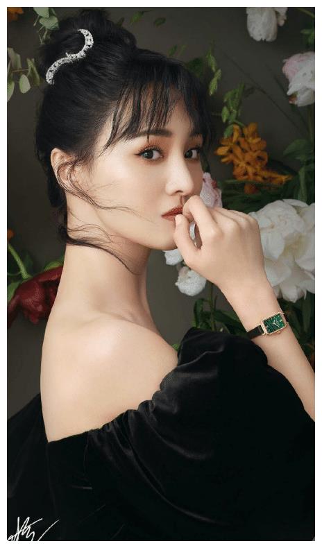 郑爽事业再攀高峰,28岁斩获中华区代言,高清照美出新高度