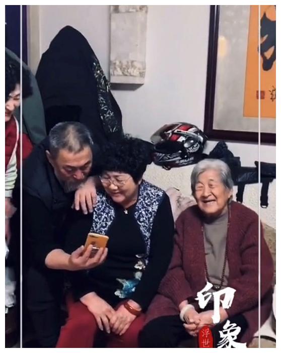 《三国演义》关羽晒全家照,其乐融融太有爱,母亲住宅成焦点|陆树铭