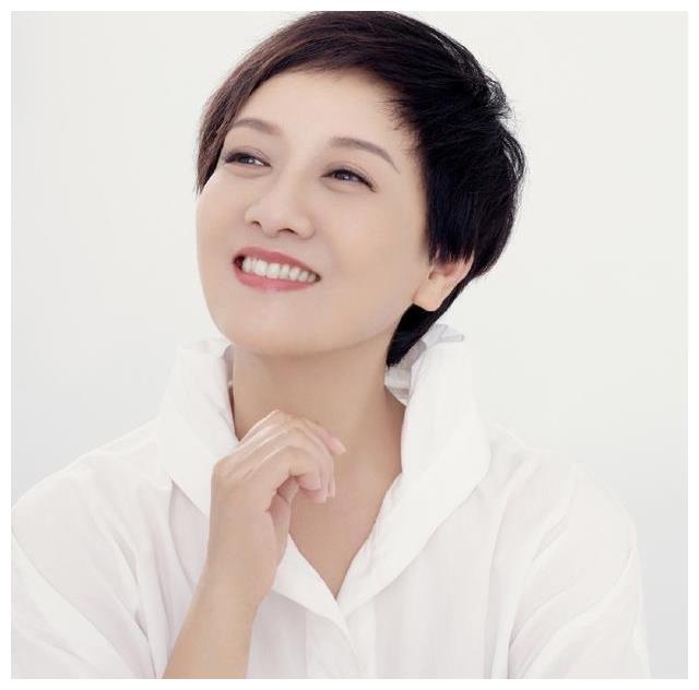 岁月不曾败美人63岁邓婕依旧惊艳18岁旧照堪称神级美人