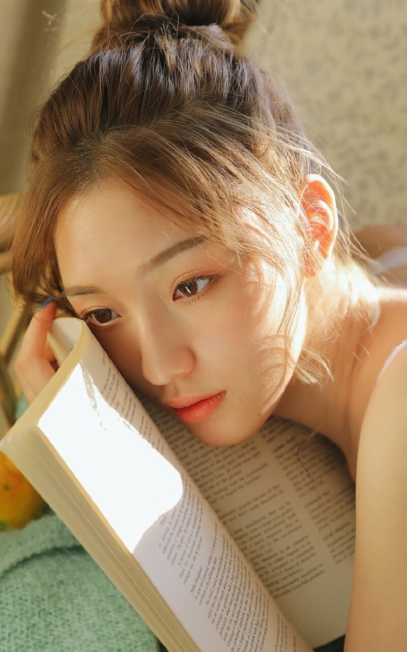 清纯黄发美女室内小清新阳光美丽照