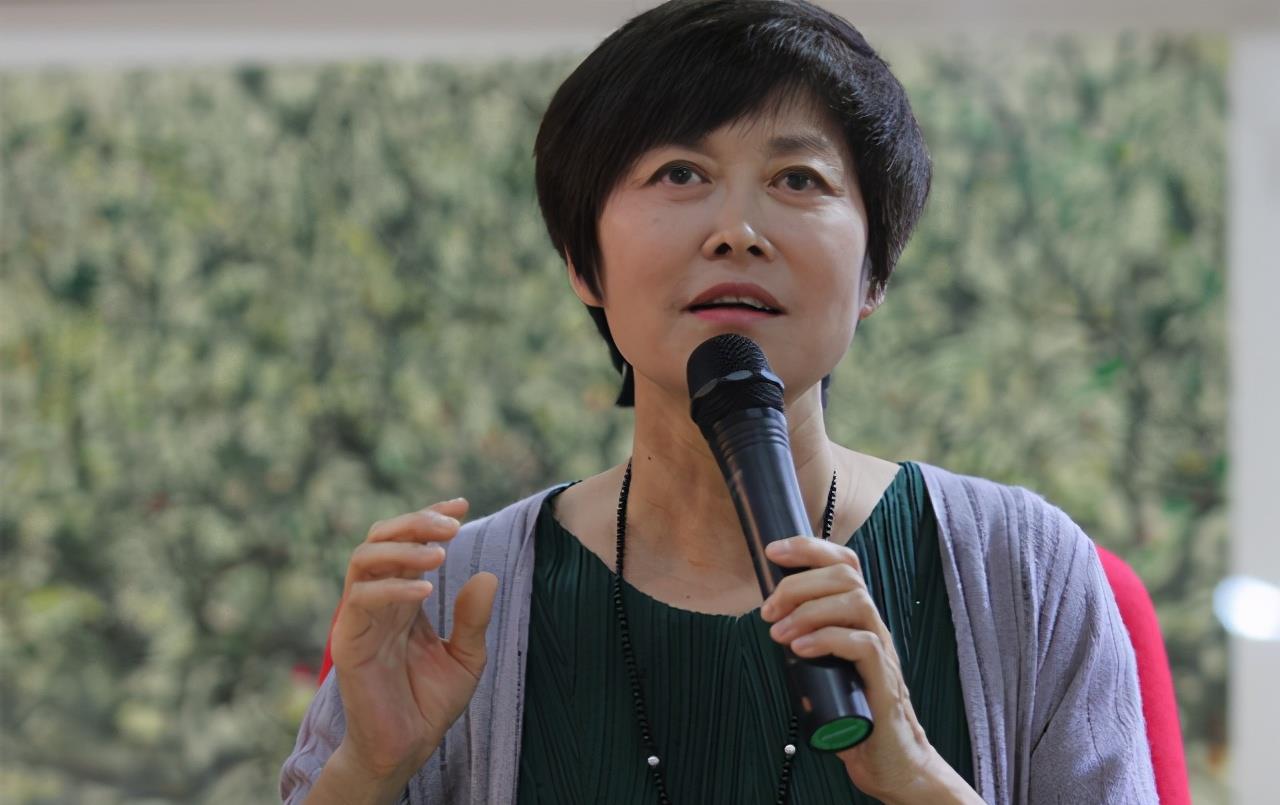 敬一丹:曾是白岩松搭档,央视主持27年,老公弃政从商上亿身家