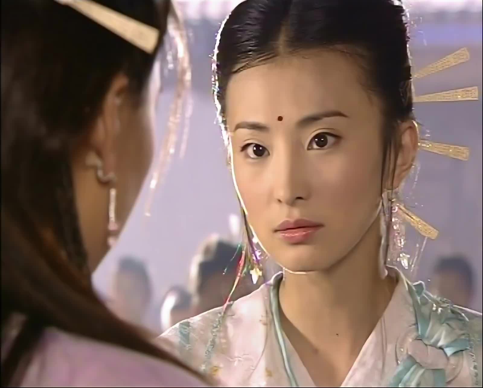 倚天屠龙记丁敏君嘴上不饶人逼芷若出手一招掌控她的生死