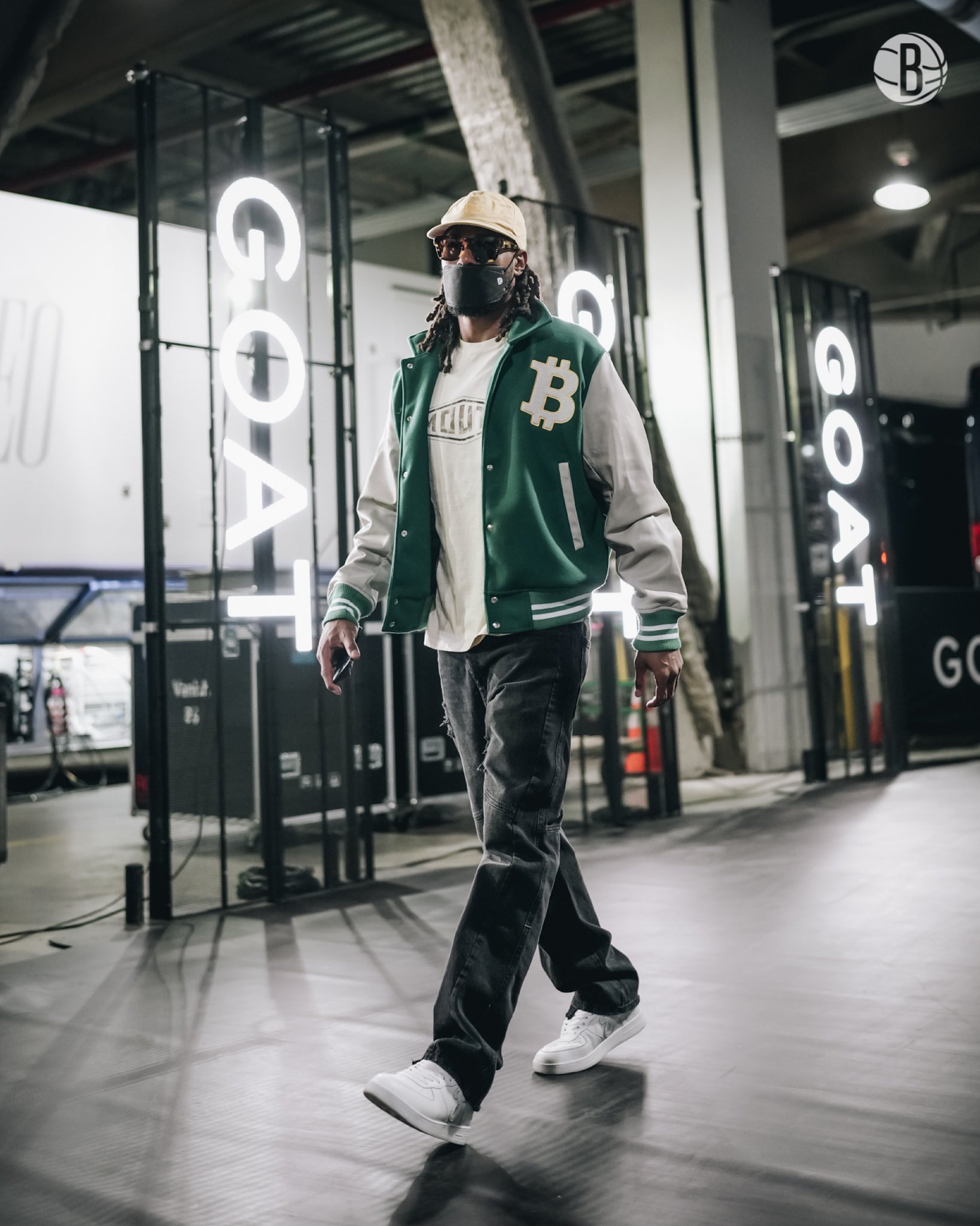 kd抵达球馆准备复出之战,早早进入场地热身,篮网赢球概率逼近50%