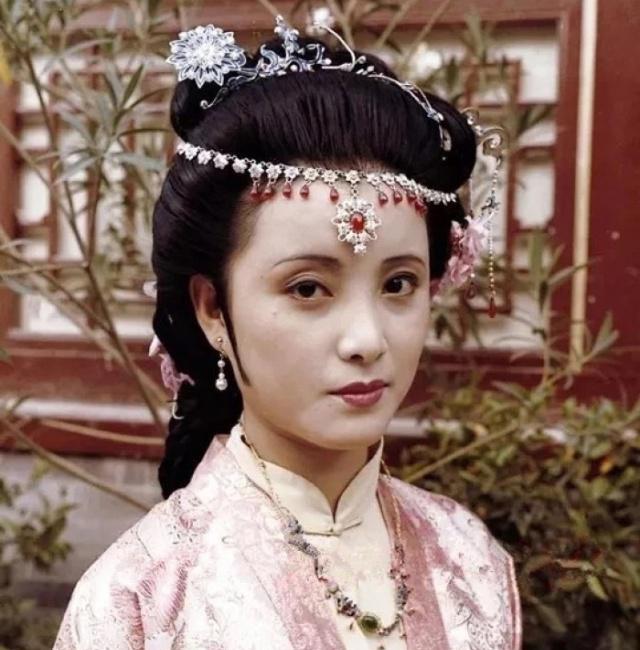 87版红楼梦:这场戏少了几句台词,让秦可卿的档次降了好几级