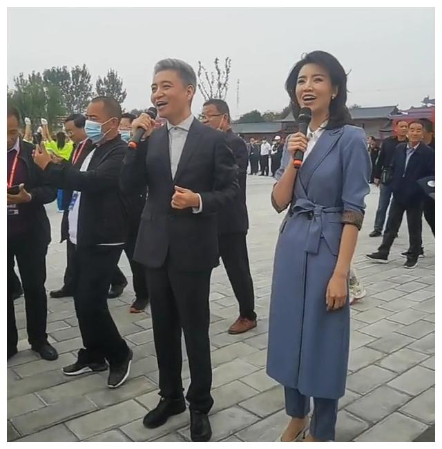 著名相声演员彩排秒变脸,把女搭档抛身后不理睬,幕后形象大不同|周炜