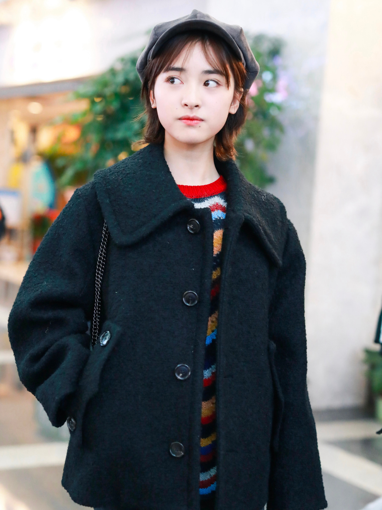 160cm沈月走机场短款大衣搭配报童帽瘦身成功更美了