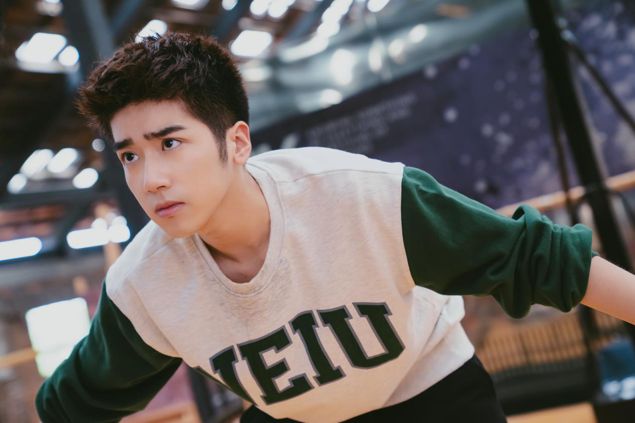 李明峻暖暖请多指教甜蜜撒糖自然表演苏爆少女心