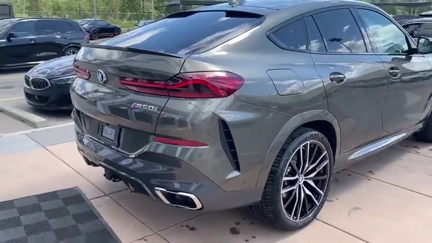 2020款宝马x6m50i登场,声浪响起那刻,我瞬间忘记了卡宴!