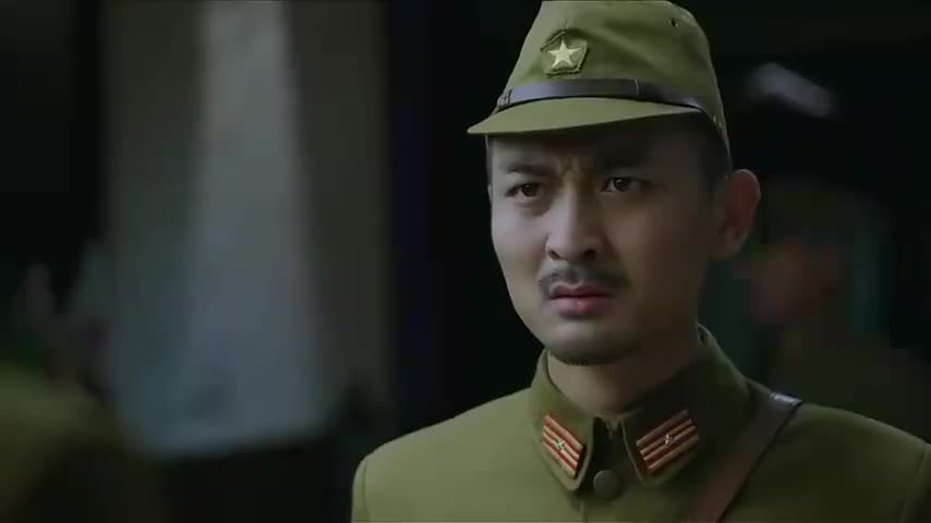 学生兵:年轻男子回忆起亲人还在的日子,顿时眼泪不止