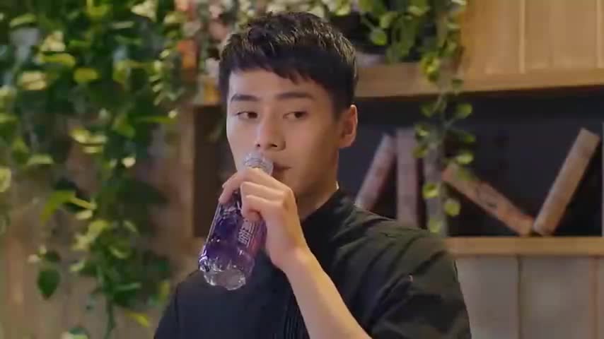 易海蓝:那也顺路 为您推荐: 同学两亿岁:宣墨说易海蓝智慧能力下等,是