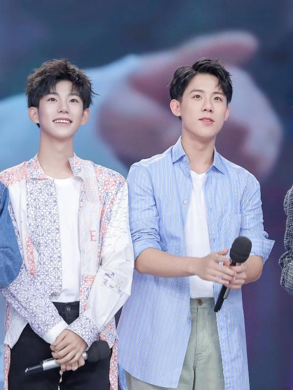 林磊儿才是真正"漫画腿",与方一凡同台时,双腿却只