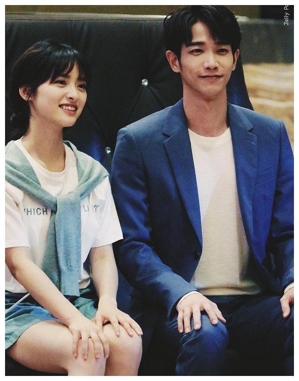 沈月的身高不再是迷当她站在180的刘以豪身边我没看错吗