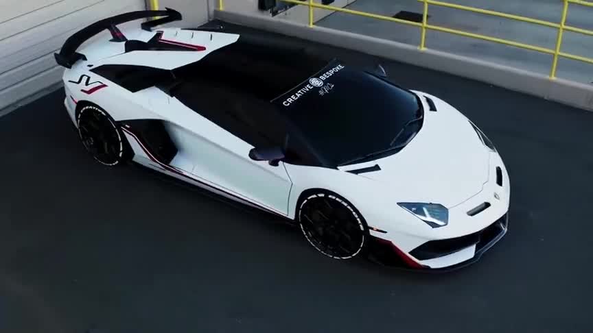 不同视角欣赏白色的兰博基尼svj,颜值真的帅到我了