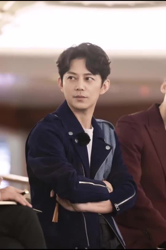 明星大侦探何炅该怎么去形容你最贴切