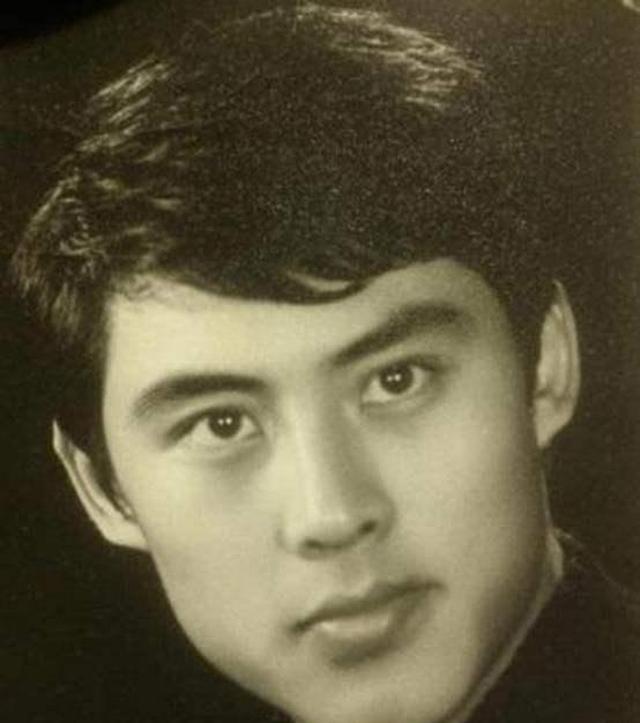 87版《红楼梦》没有表演经验的高宏亮演贾琏的色和哭,全靠土办法