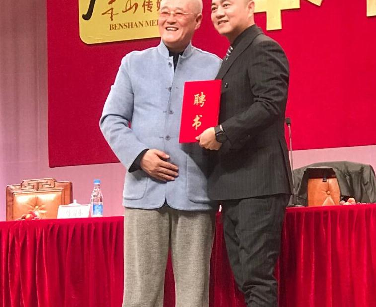 他是《马大帅》里的阿豪,如今本山传媒的副总,跟赵钢曾是好兄弟