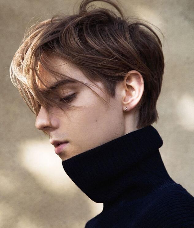 芬兰的美少年侧颜超帅但他是只穿黑白灰男装时尚博主