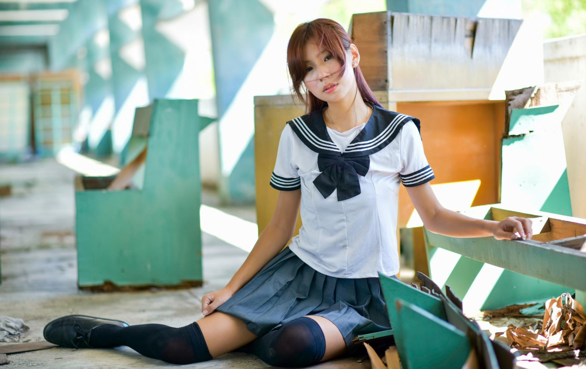 美女时尚穿搭秀:青春美少女时尚学生百褶裙清纯写真