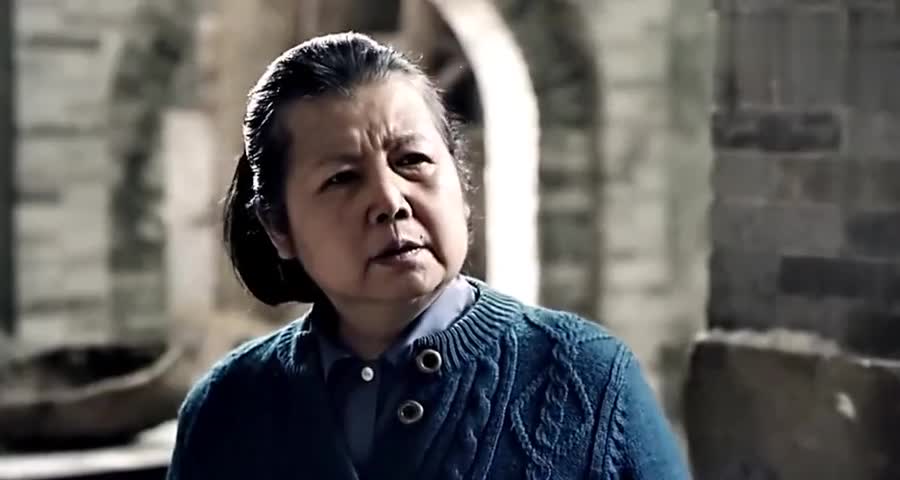 秦京茹仗着有人撑腰,竟然辱骂老太太,秦淮茹过去就是一巴掌