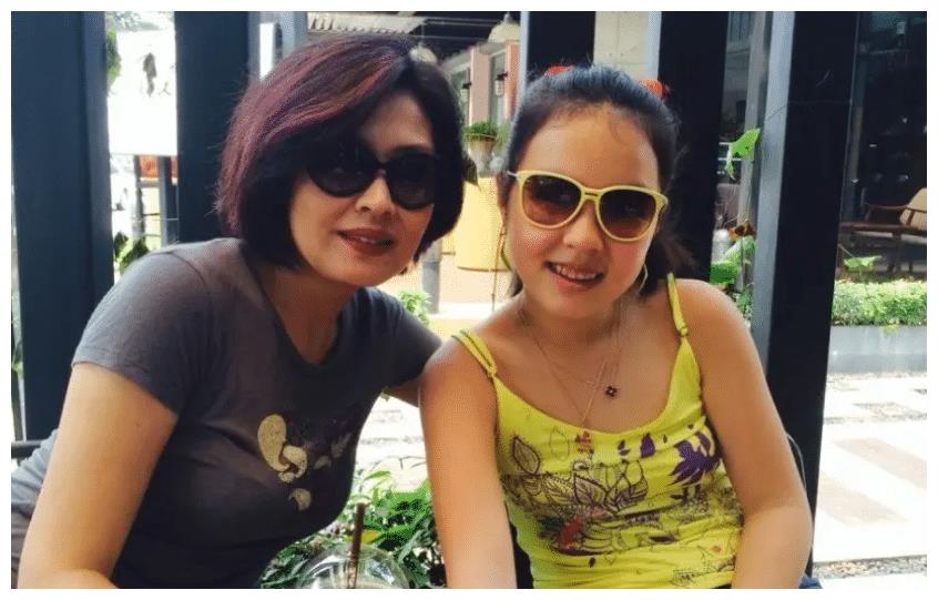 李咏离世4年,再看哈文的状况,才明白嫁给李咏是最好的选择休闲区蓝鸢梦想 - Www.slyday.coM 李咏离世4年,再看哈文的状况,才明白嫁给李咏是最好的选择休闲区蓝鸢梦想 - Www.slyday.coM