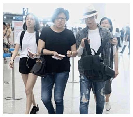 李咏离世4年,再看哈文的状况,才明白嫁给李咏是最好的选择休闲区蓝鸢梦想 - Www.slyday.coM 李咏离世4年,再看哈文的状况,才明白嫁给李咏是最好的选择休闲区蓝鸢梦想 - Www.slyday.coM