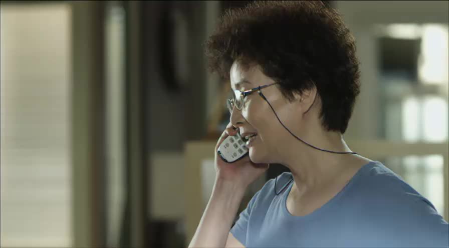 大男当婚小强妈妈在打电话得知儿子跟赵凯在一起