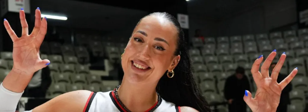 6扣仅中1还动手！土超副攻输球又输人，怒推队友被罚6.5万