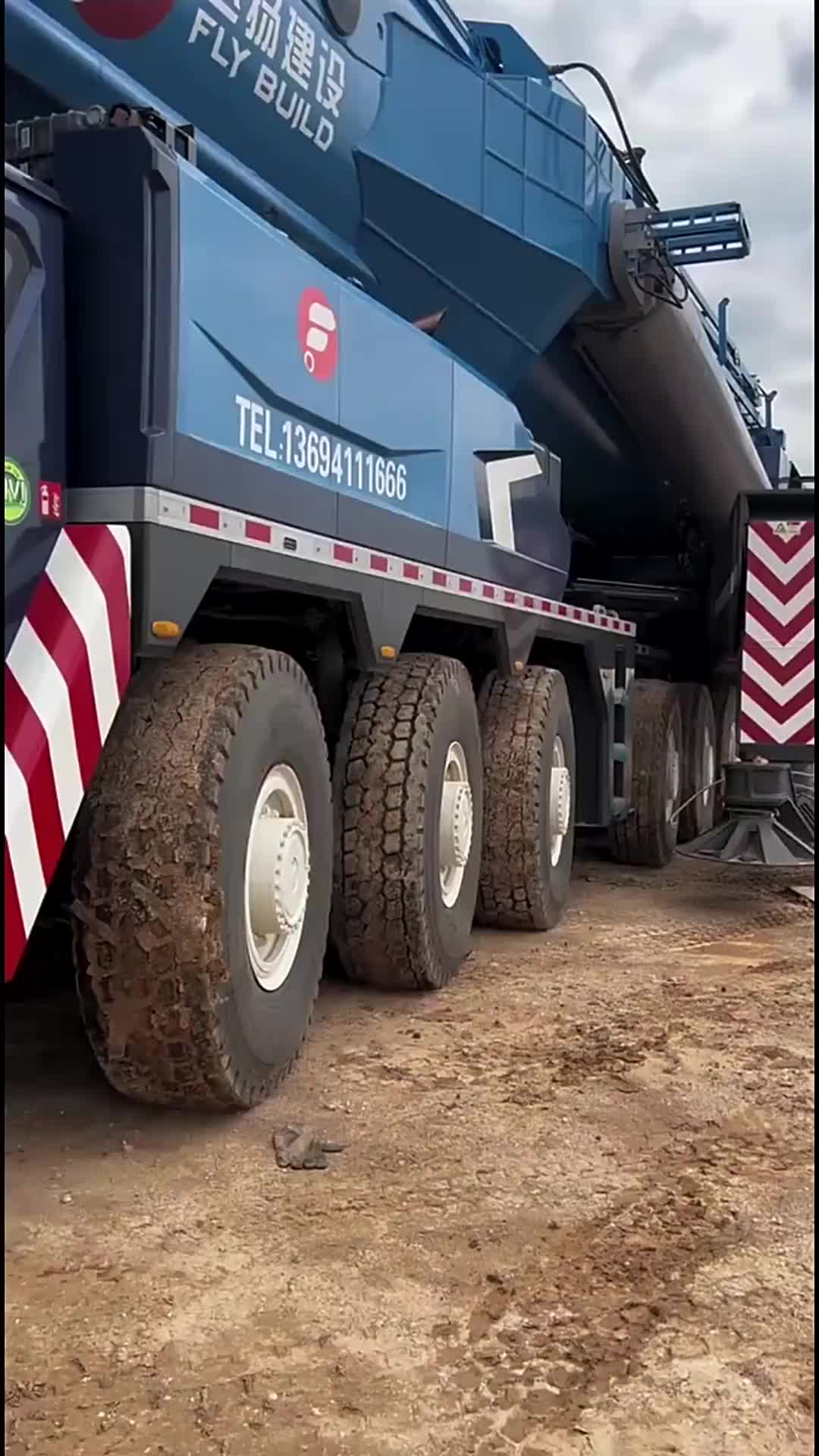 弯刀划过红玫瑰，英雄也曾流过泪，他朝若是同淋雪，哥们你得开吊