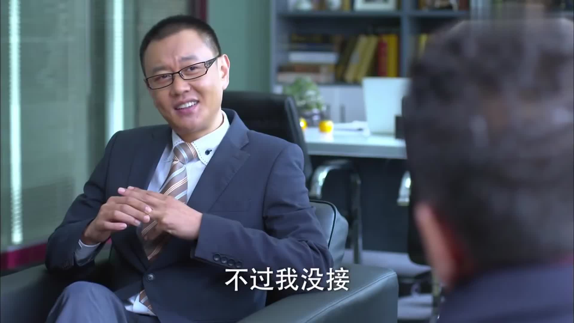 金牌律师贝老不想给碧玉打离婚官司便亲自来找黄董谈话