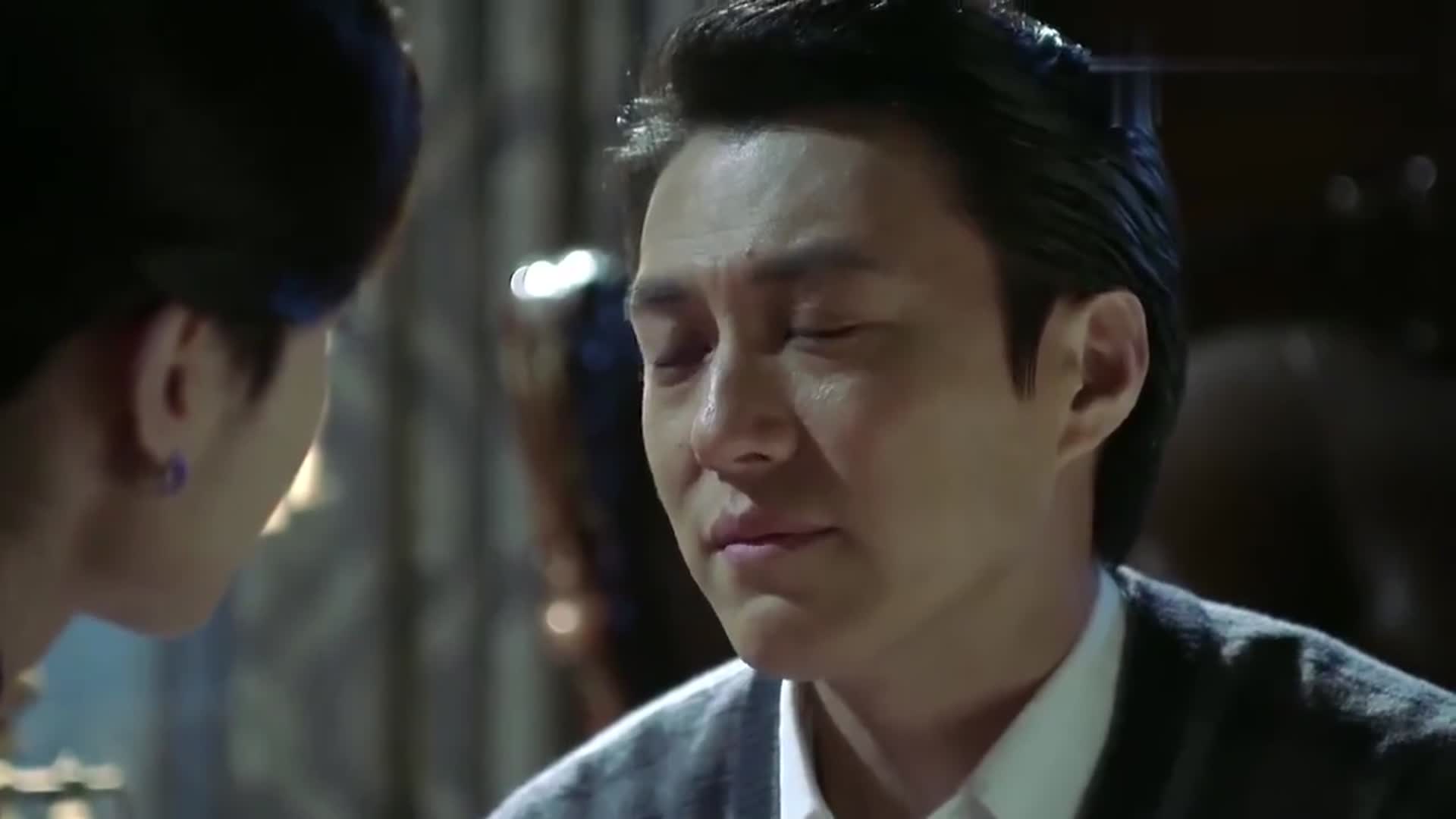 伪装者明楼身份曝光大姐想起了父亲临终遗言这让她深感愧疚