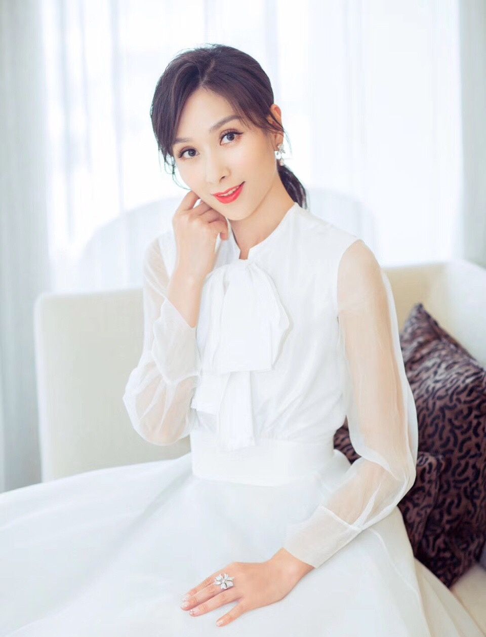 清纯甜美的杨恭如,端庄秀丽,有邻家小妹范儿,你喜欢她吗?