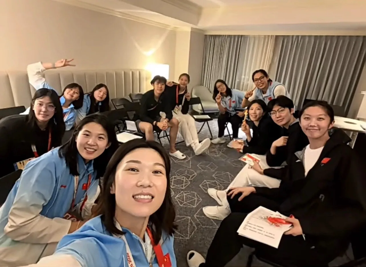 亚运夺冠两梦洁双双发文！一攻一守双核未来撑起中国女排时代