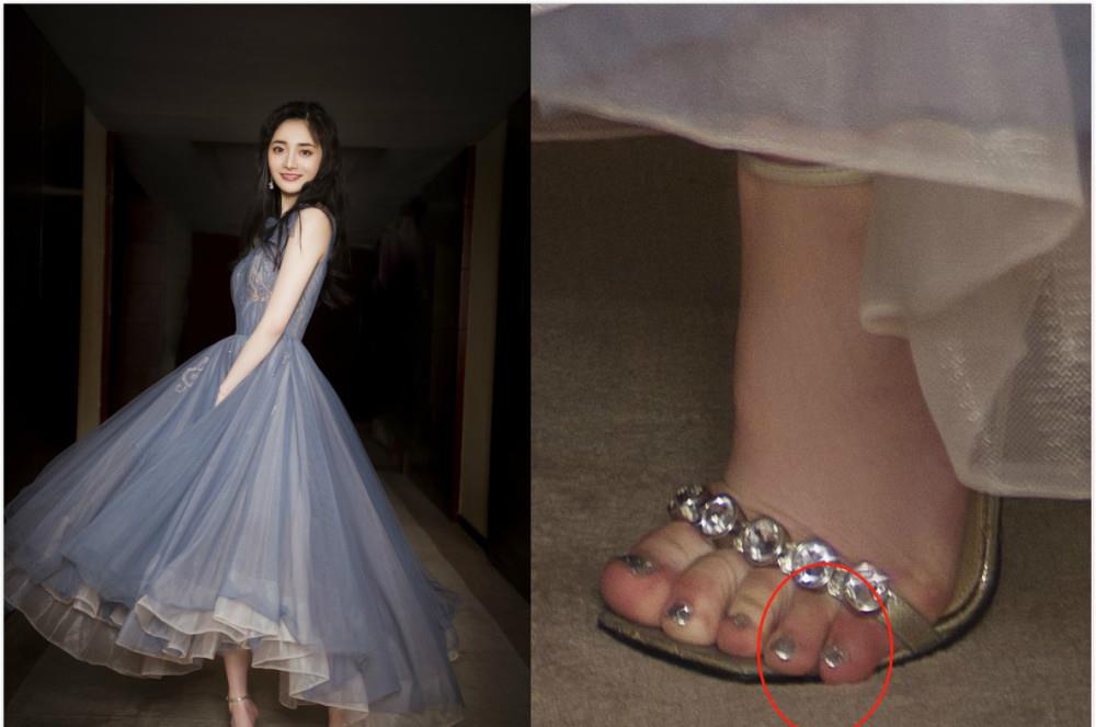 周洁琼为了美真拼,穿蓝色纱裙配高跟鞋,脚趾头都被挤到地上了_高清