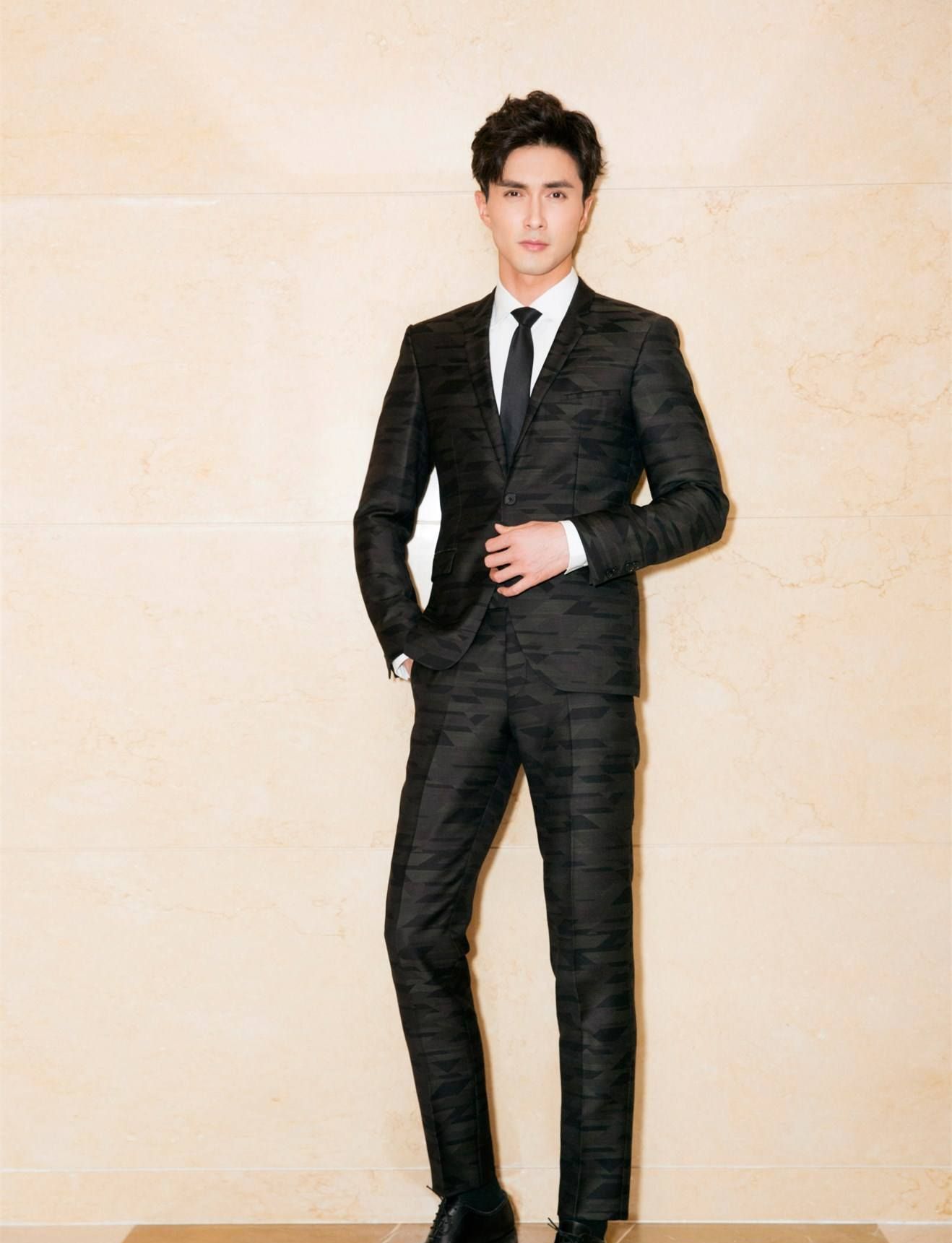 今日份的帅哥分享,拥有绅士风范的高伟光,你有没有动心?