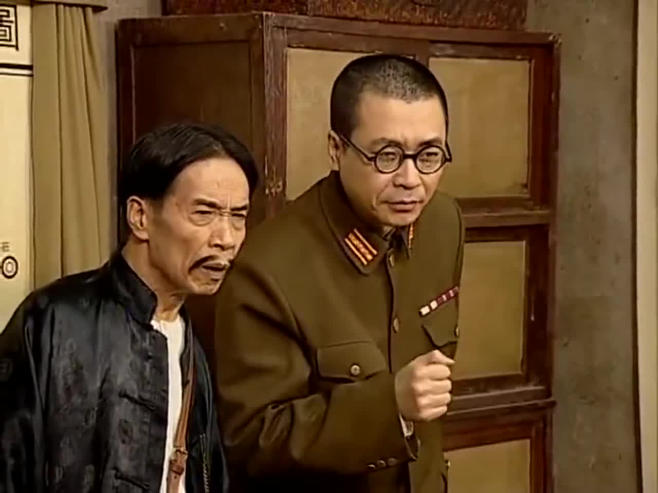 黄队长夸贾贵,你比狗强多啦,瞧你今天跑的多快!