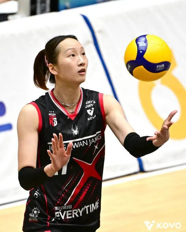 征服韩国排坛!仲慧轰21分拿MVP,被韩主帅誉为亚洲第一外援 征服韩国排坛!仲慧轰21分拿MVP,被韩主帅誉为亚洲第一外援