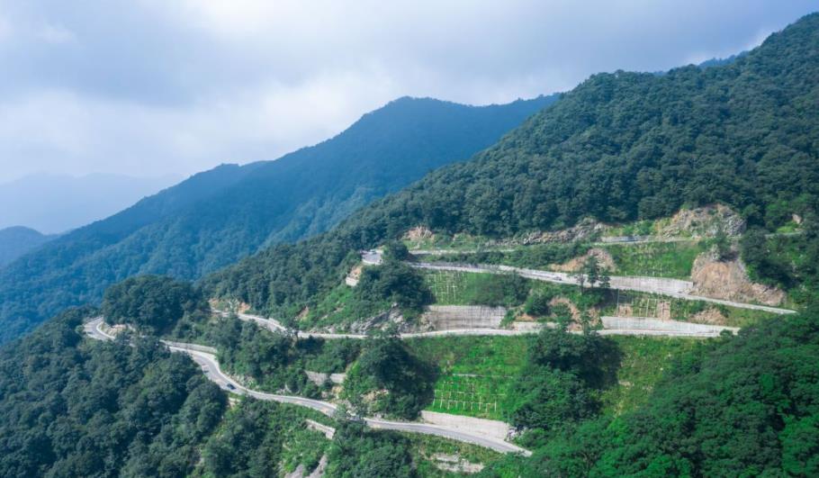 安徽马丁公路,自驾游爱好者的首选,坐落大别山中的网红旅游线路_高清