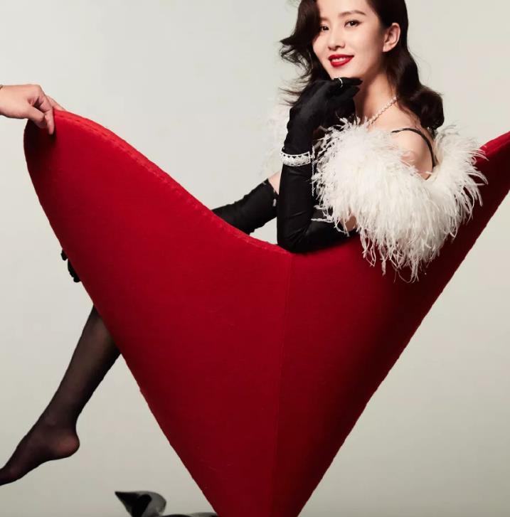 终于等到刘诗诗穿"黑丝",看她将腿抬起那刻,这腿型谁顶得住?