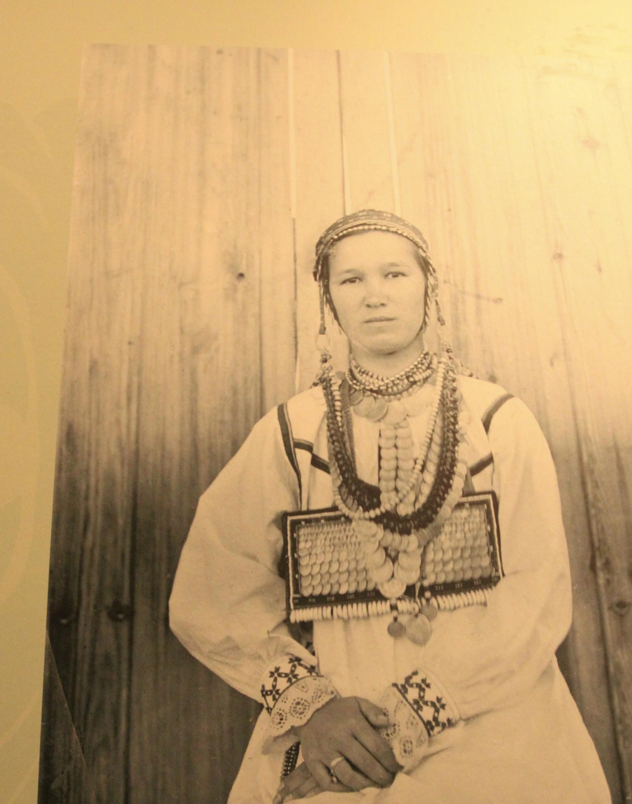 来自异域风情首饰,作为俄罗斯的民族,鞑靼女性的珠宝很富有个性