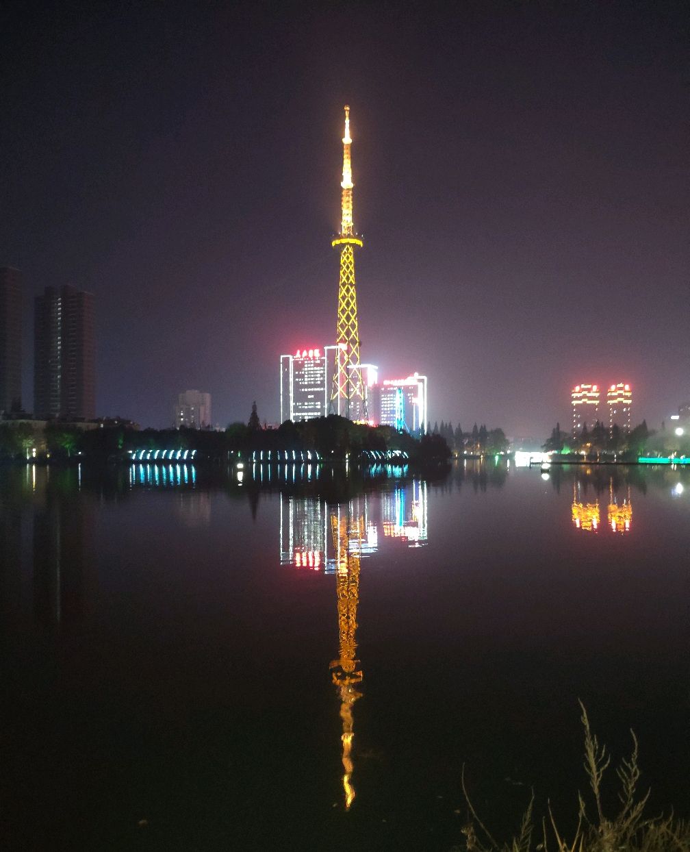 天门东湖公园的夜景棒棒哒