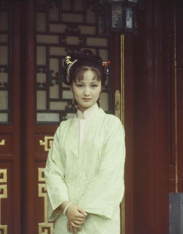 她是红楼梦里最会说话的姑娘,很多男生都渴望娶她为妻|平儿|薛宝钗