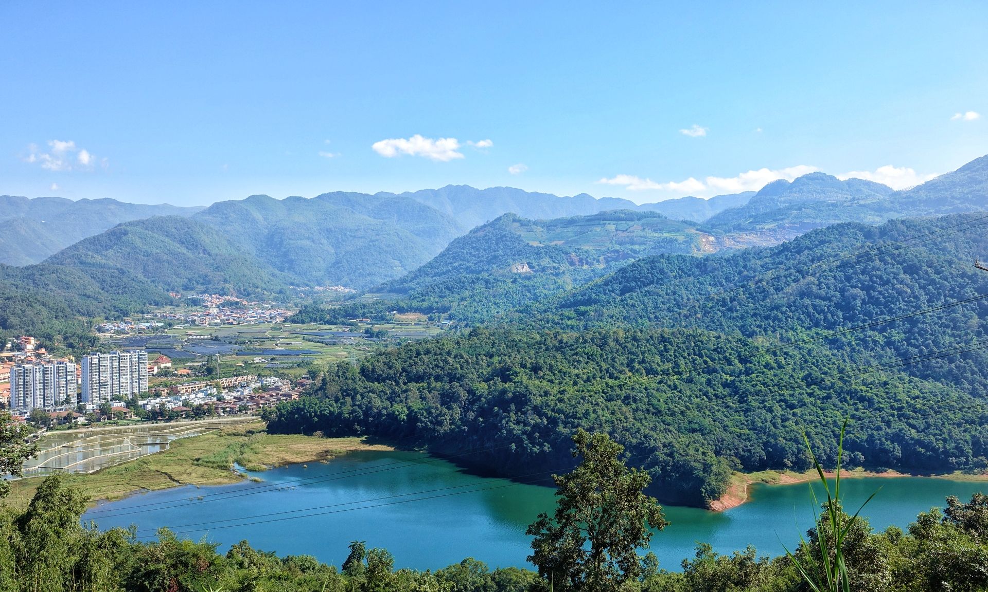 滇西南旅游,不可错过这个景点众多的南亚热带季风气候小城-芒市