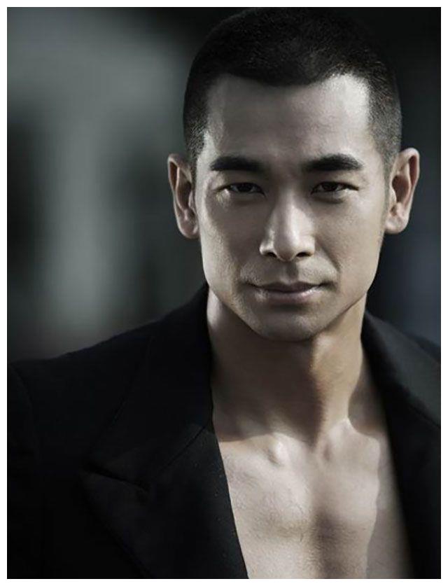 板寸才是男明星的"照妖镜":胡歌成硬汉,蔡徐坤颜值一般般